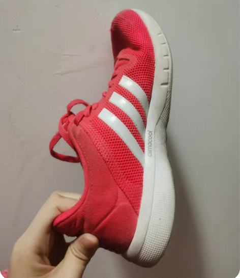 阿迪女运动鞋，夏季，低价出，有使用痕迹，前...