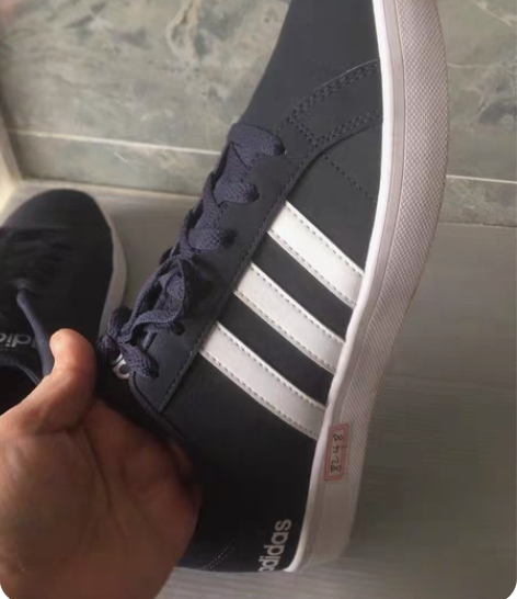 包邮二手正品阿迪42码透气休闲运动鞋  保...