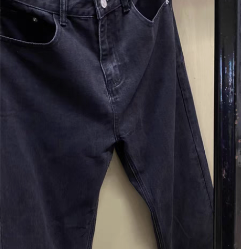 全新直筒牛仔裤 没穿过一次，尺寸L码，版型...