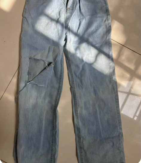 牛仔裤，全新，XL码的，吊牌未减 感兴趣的...