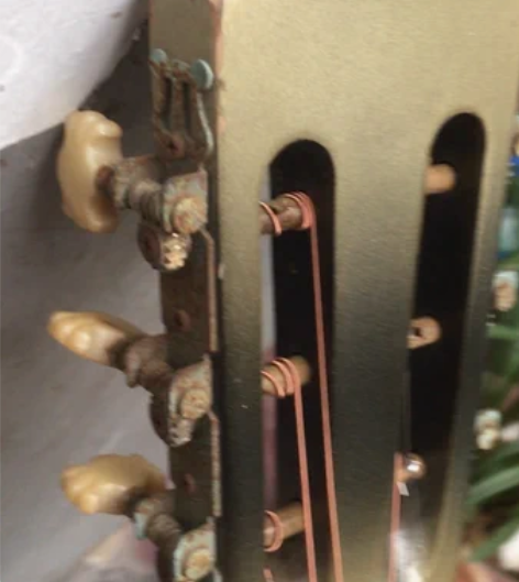 旧式吉他，这吉它很旧有些年头了，什么牌子的...