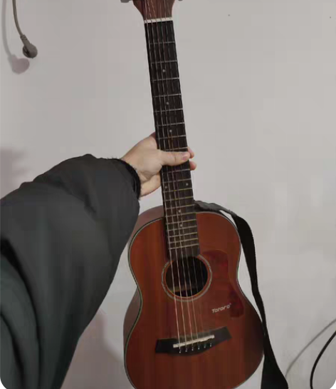 totoro30寸民谣吉他，很少弹，好几年...