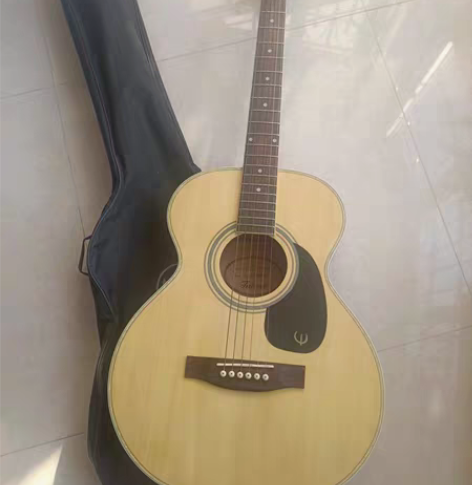 出一把民谣吉他,声音清脆 感兴趣的话点“我...