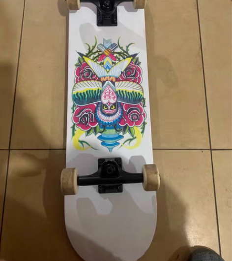 DBH滑板95新，玩过5次左右，240包邮...