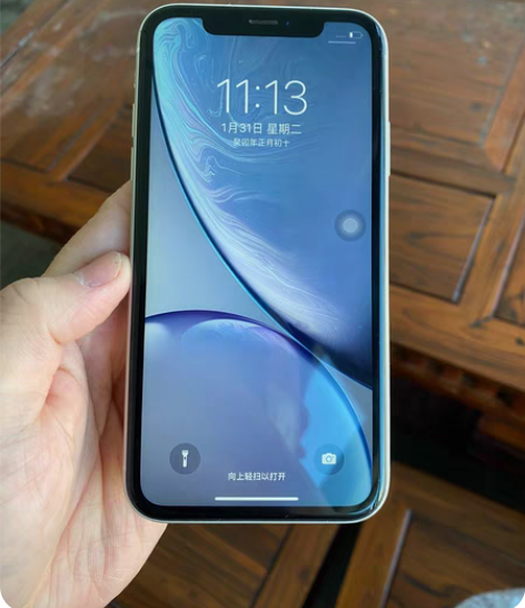 苹果xr自用，屏幕没有划痕，钢化膜碎了，边...