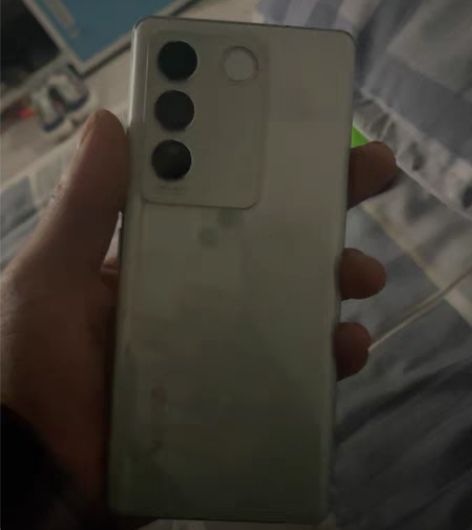 两个手机不方便带 感兴趣的话点“我想要”和...