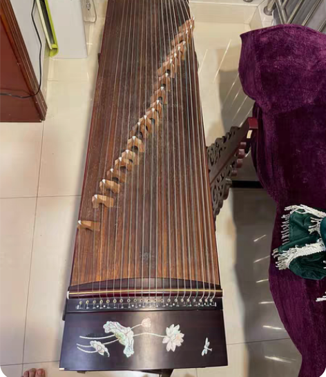 古筝出售家里两台,卖掉一台小的。 感兴趣的...