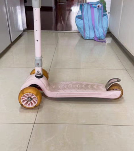 儿童滑板车 宝贝78成新，购于贵派仕旗舰店...