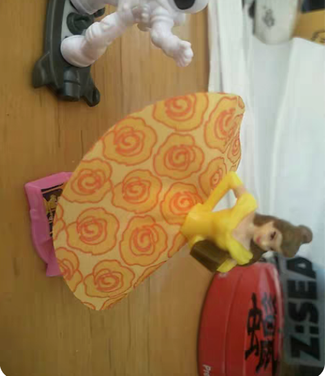 迪士尼正版公主和爱滑滑板的太空小人 他们是...