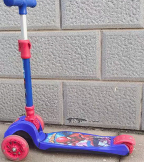 滑板车，九五新，折叠款，轱辘滑起来哇哇亮 ...