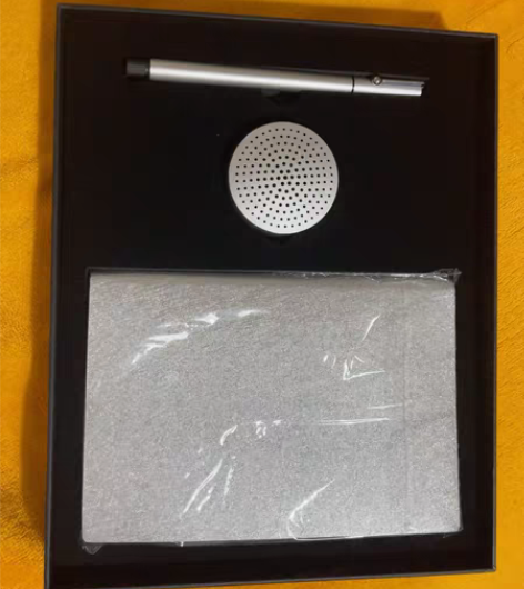 礼品一套 含 小米随身音响 笔 笔记本。全...