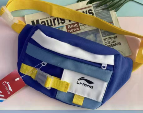 包邮甩卖！国潮斜挎包男士休闲日系新款小背包...