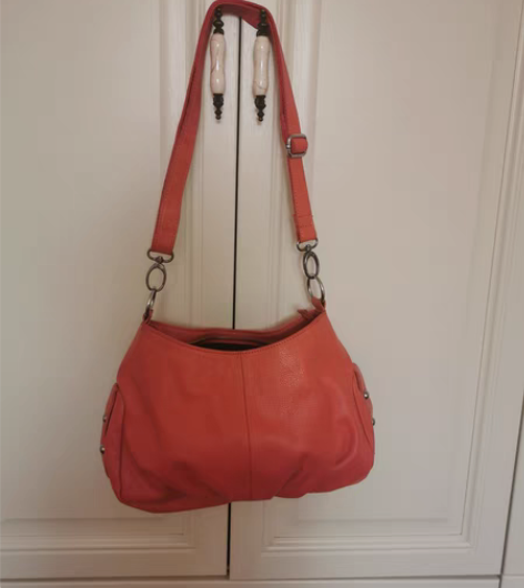 包邮女士 单肩斜挎包 皮草 内侧多层功能袋...