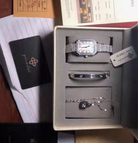 手表手镯加一条项链，当时买的送我姐，现在急...