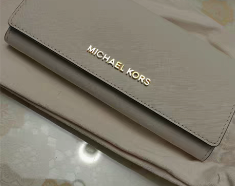 Mk的正品女士钱包，买入价有点小贵，现在跳...
