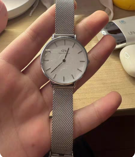 DW银色手表经典款式,买了两三年没带几次一...