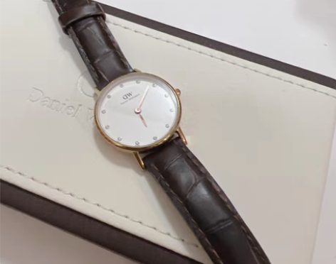 DW手表 女 手表 自己买的 正品 店里买...