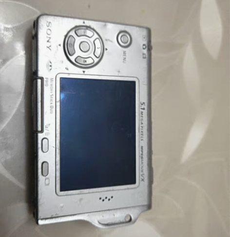 索尼相机DSC-T7 成色一般，内存卡槽有...