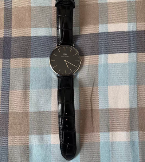 包邮dw手表 黑色皮表带 特别好看 没电了...