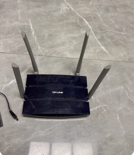 TP千兆路由器，四根天线，穿墙款 感兴趣的...
