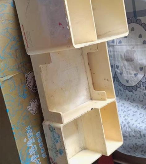 出个得力笔筒 稍微有点脏，其他一切正常  ...