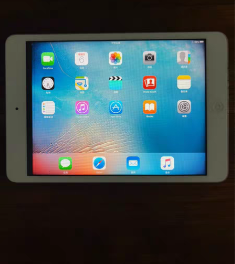 ipad mini,16g,屏幕顶端有一条...