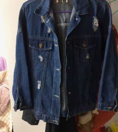 牛仔外套女长袖破洞夹克 服装款式细节：破洞...