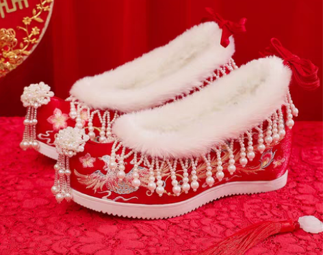 转卖加绒秀禾服婚鞋绣花汉服鞋女中式红色古风...