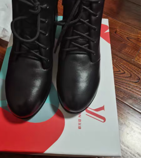 全新意尔康鞋子，35码内增高鞋薄绒，大概内...