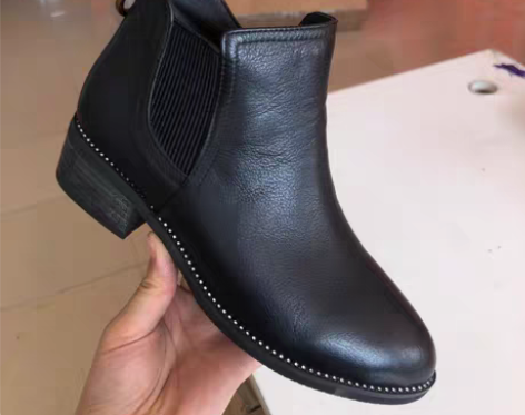 包邮意尔康家真皮女款新款单鞋，鞋面牛皮，上...