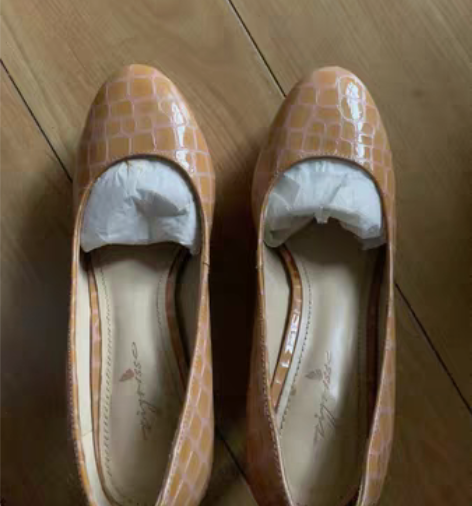 包邮蝶素防水台高跟鞋，专柜购买，全皮材质，...