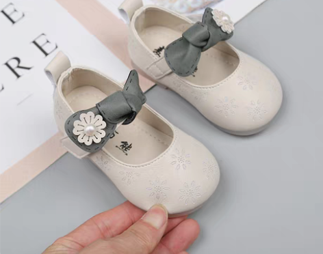 转卖春秋季童鞋  小公主女宝宝鞋  1-3...