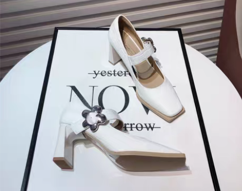 转卖复古玛丽珍鞋2023新款韩版漆皮仙女风...