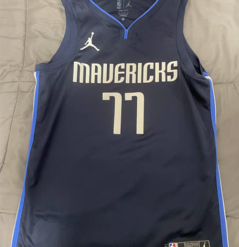 乔丹一代低帮AJ1 黑紫鞋码36到44都有...