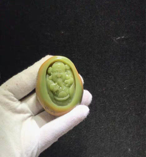 【作品】:异地萤石(夜光石)手把件佛 【规...