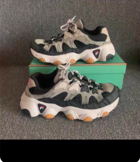 包邮闲置正品斐乐女鞋38码老爹鞋，鞋口内磨...