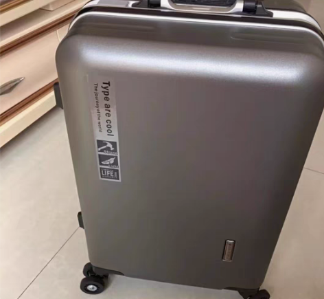 包邮【闲置出】正品拉杆箱 26寸  深灰铝...