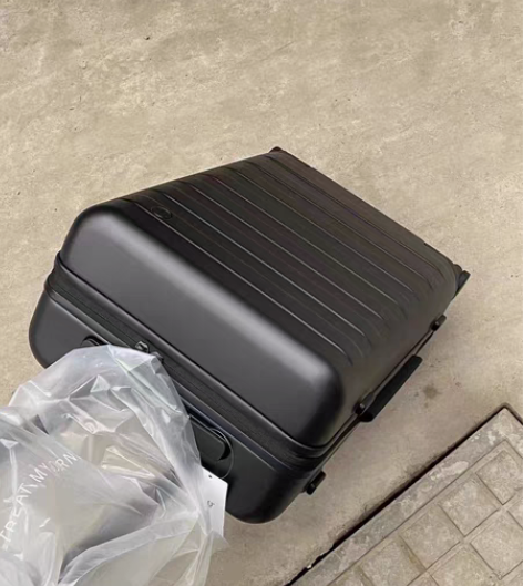 包邮全新，90分旅行箱20L 酒红色，没开...