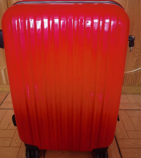 转1个红色行李箱，八成新，用过两次，质量非...