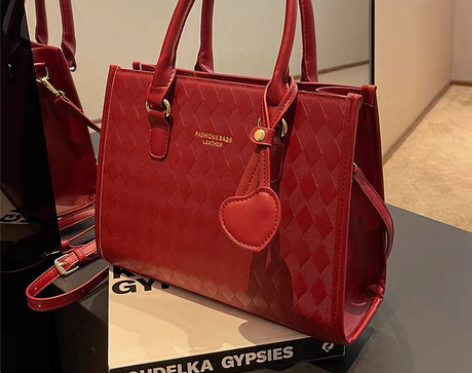 转卖婚包高级感斜挎包包女大容量2023新款...