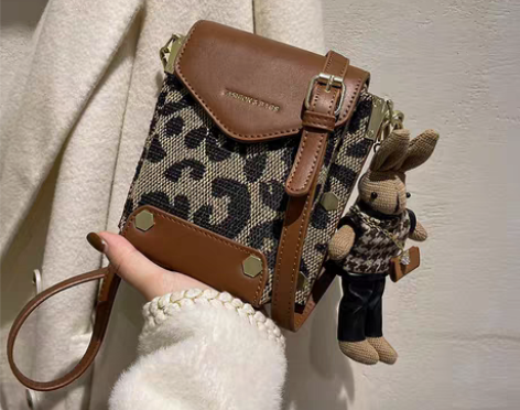 转卖优尚 手机包 感兴趣的话点“我想要”和...