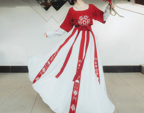 转卖【焕新价】艺缕原创坦领汉服女三件套两片...