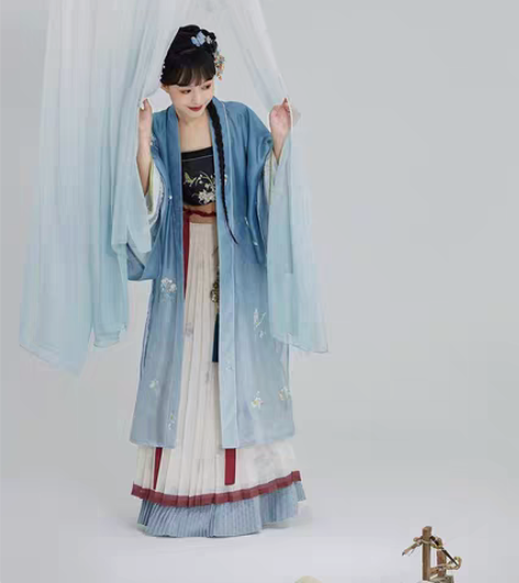 包邮未拆封， 宋制 七月夕 百迭裙 单件百...