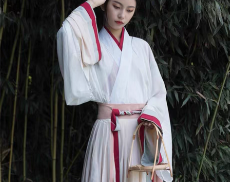 包邮(急出)全新s码汉服吊牌都在只试穿了一...