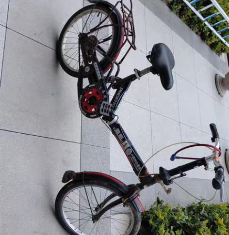 凤凰儿童自行车，18寸带辅助轮，孩子大了这...