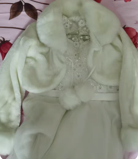 转卖结婚就穿了两个小时的婚纱，小拖尾，原价...