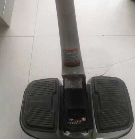新世纪平衡车 一台功能正常的带充电器遥控器...