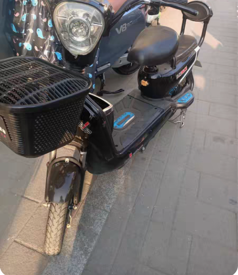 年前购买 新的2600元子 膜还没撕 买的...