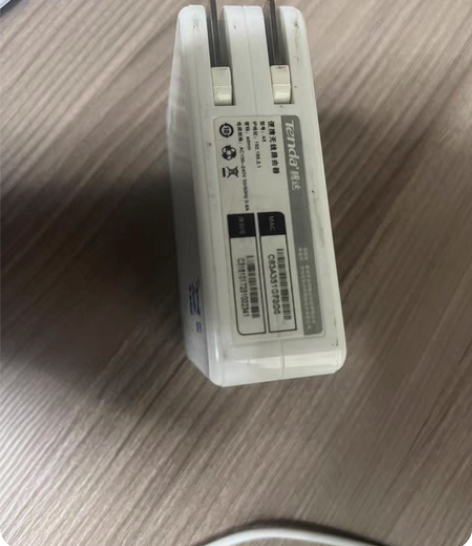 腾达便携路由器巴掌大小,方便快捷,插网线就...