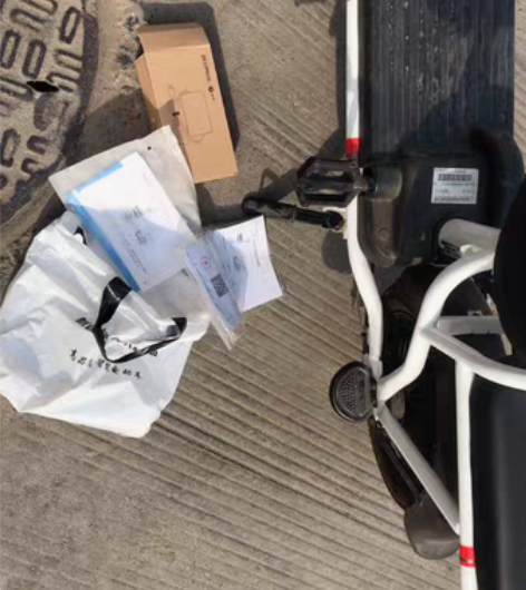 哈啰棒途电动车   证件齐全  说明书，合...